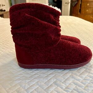 Slipper Boot in a Burgundy/Wine color